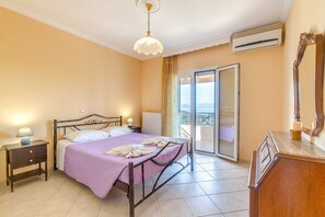 5 bedrooms, iron/ironing board, free WiFi, bed sheets