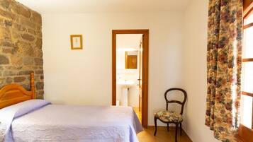 1 bedroom, iron/ironing board, free WiFi