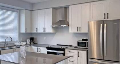 Entire Modern Townhouse Ajax