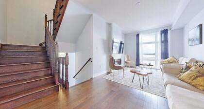 Entire Modern Townhouse Ajax