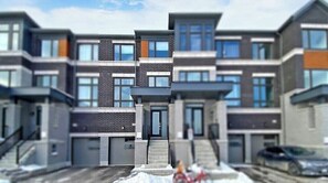 Exterior - Entire Modern Townhouse Ajax (Ajax)