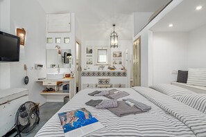 2 bedrooms, iron/ironing board, free WiFi, bed sheets