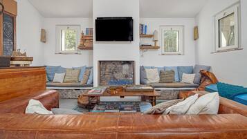 TV, fireplace, DVD player, stereo