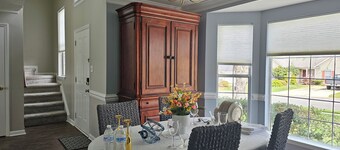 Exquisite 3BR+BonusRm/5 Beds/2.5 bath/Workspace/Family Friendly/ REDUCED PRICE