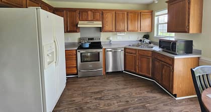 Exquisite 3BR+BonusRm/5 Beds/2.5 bath/Workspace/Family Friendly/ REDUCED PRICE