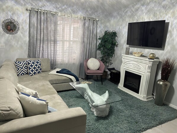Smart TV, fireplace