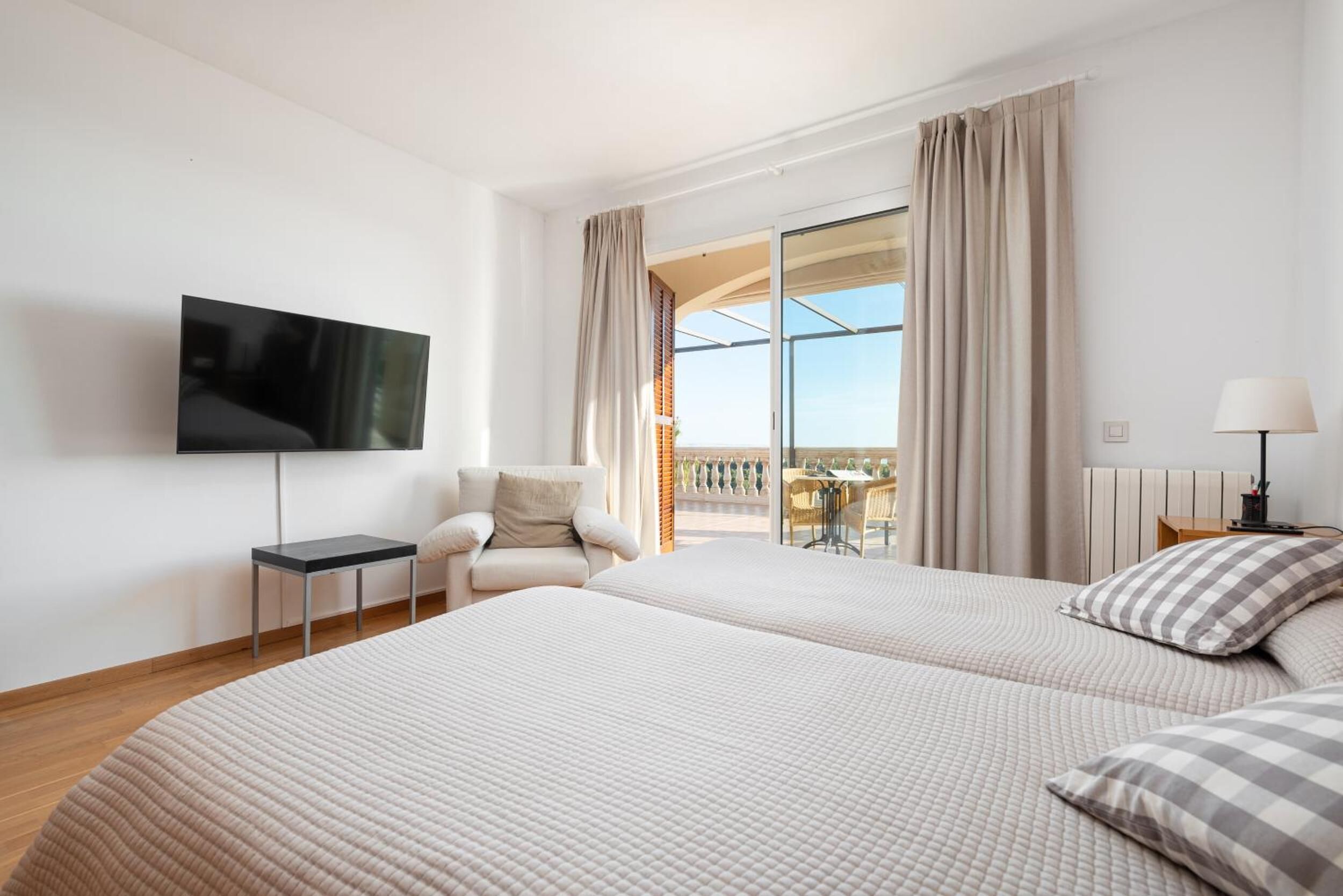 4 habitaciones, tabla de planchar con plancha y wifi gratis 