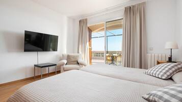 4 bedrooms, iron/ironing board, free WiFi, bed sheets