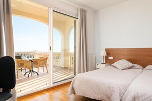 4 makuuhuonetta, silitysrauta/-lauta, ilmainen Wi-Fi, vuodevaatteet