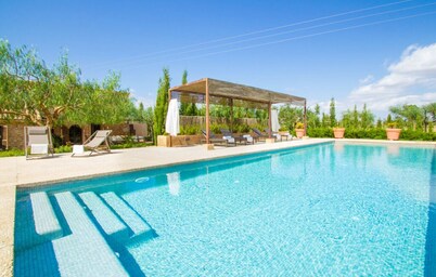 Finca 'Son Sec Nou' with Mountain Views, Wi-Fi and Air Conditioning