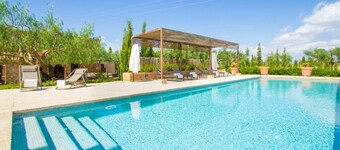 Finca 'Son Sec Nou' with Mountain Views, Wi-Fi and Air Conditioning