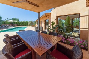 Outdoor dining - Holiday Home 'S'hort Des Frares' with Mountain View, Wi-Fi and Air Conditioning (El Palmer)