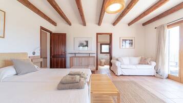 6 slaapkamers, een strijkplank/strijkijzer, gratis wifi, beddengoed