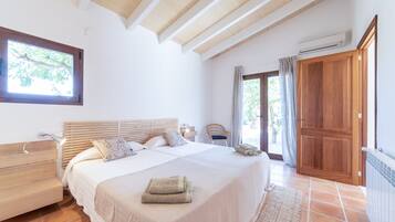 6 makuuhuonetta, silitysrauta/-lauta, ilmainen Wi-Fi, vuodevaatteet