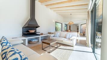 Télévision, table de tennis de table