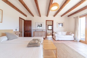 6 bedrooms, iron/ironing board, free WiFi, bed sheets - Holiday Home 'S'hort Des Frares' with Mountain View, Wi-Fi and Air Conditioning (El Palmer)