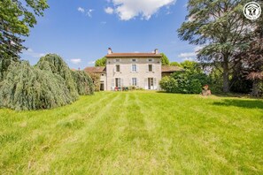 Exterior - La Charmille - AZE - Gîte (AZE)