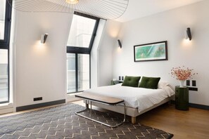 6 bedrooms, desk, iron/ironing board, travel crib - 550SQM RESIDENCE-THE PERFECT PARIS GETAWAY WITH PVT TERRACE, HOME CINEMA &HAMMAM (Paris)