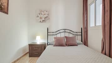 4 slaapkamers, een strijkplank/strijkijzer, gratis wifi, beddengoed