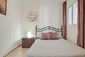 4 chambres, fer et planche à repasser, Wi-Fi gratuit, draps fournis