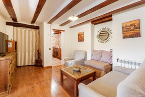 TV, DVD player - Country House 'Antiga 3' with Mountain View and Wi-Fi (Los Santos)