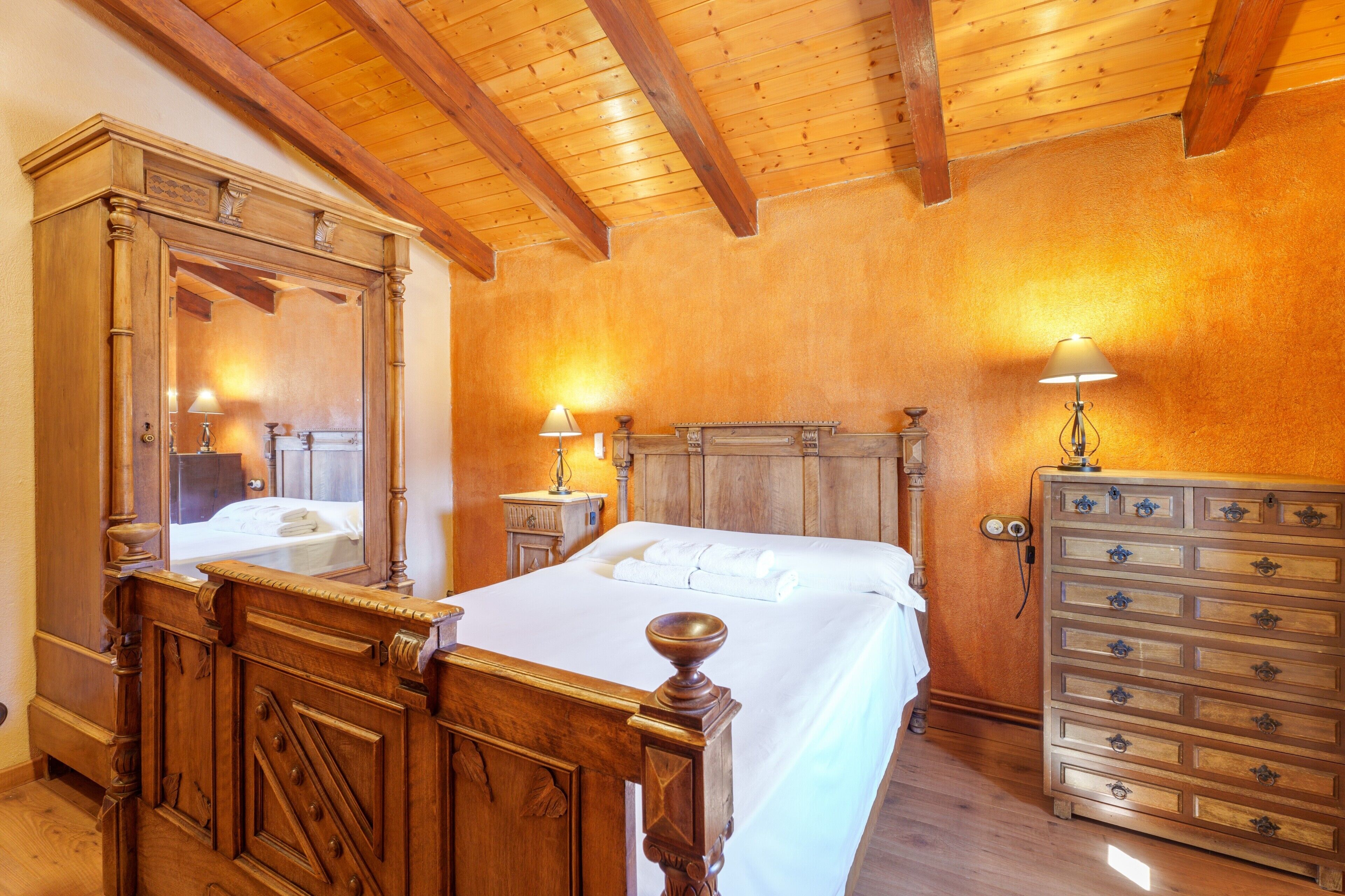 5 bedrooms, free WiFi, bed sheets