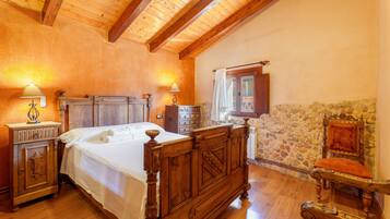 5 bedrooms, free WiFi, bed sheets