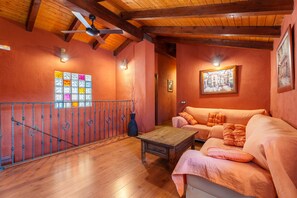 TV, DVD player - Country House 'Antiga 5' with Mountain View and Wi-Fi (Los Santos)