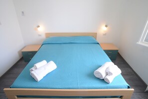 2 bedrooms, iron/ironing board, WiFi, bed sheets - Vacation Home The Blue Horizon (Alghero)