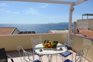 Outdoor dining - Vacation Home The Blue Horizon (Alghero)
