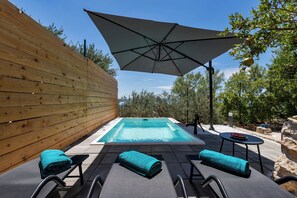 Outdoor pool - Olive Garden Retreat with Free Beach Parking (Makarska)