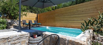 Olive Garden Retreat with Free Beach Parking
