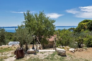Property grounds - Olive Garden Retreat with Free Beach Parking (Makarska)