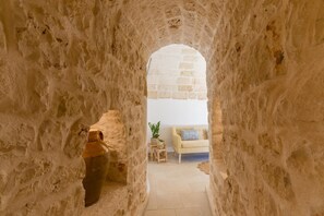 Interior - Holiday Home 'Trullo Amami Con Piscina Privata' with Private Pool, Wi-Fi and Air Conditioning (san michele salentino)