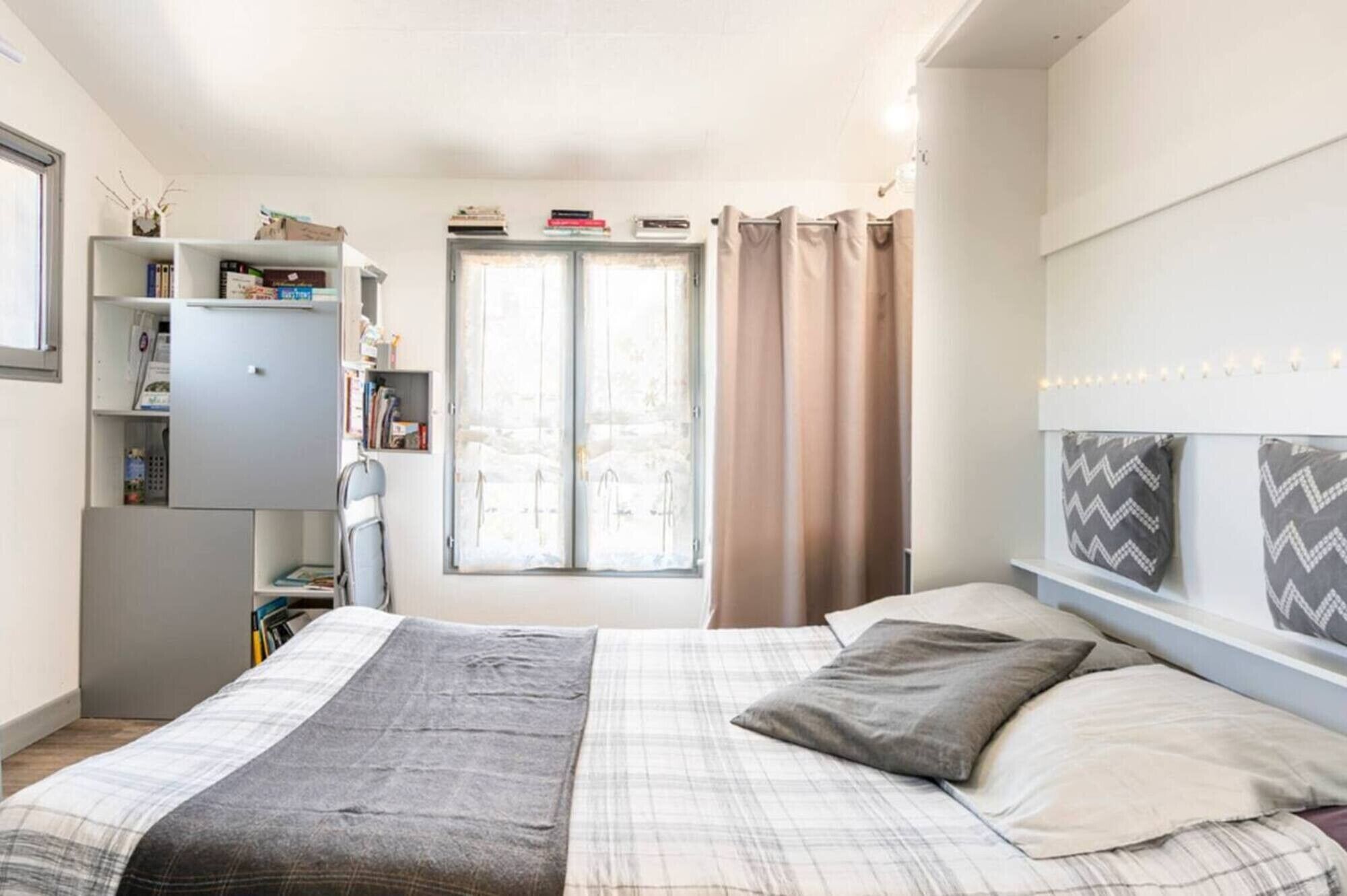 1 chambre, bureau, fer et planche à repasser, Wi-Fi gratuit