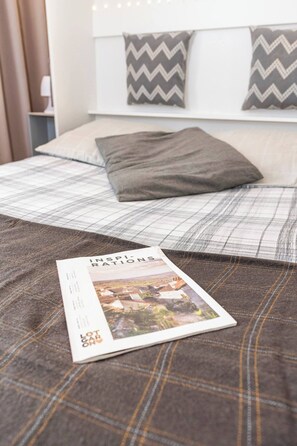 1 bedroom, iron/ironing board, free WiFi, bed sheets - Studio Apartment 'Petit Nid Cosy De L' Albret' with Private Terrace, Private Garden and Wi-Fi (Nérac)