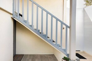 Property grounds - Studio Apartment 'Petit Nid Cosy De L' Albret' with Private Terrace, Private Garden and Wi-Fi (Nérac)