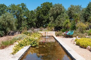 Property grounds - Holiday Home 'Trulli Kairos' with Private Pool, Wi-Fi and Air Conditioning (Ostuni)