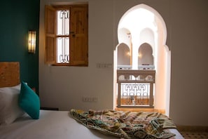 Chambre supérieure, vue sur le jardin | Literie de qualité, lit avec matelas Select Comfort