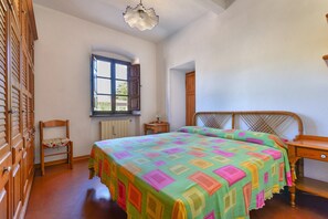 7 bedrooms, iron/ironing board, free WiFi
