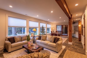 House, Multiple Beds, Hot Tub, Mountain View (A Robins Nest) | Interior - A Robins Nest (Blowing Rock)