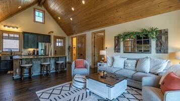 Cabin, Multiple Beds, Patio, Mountain View (Black Bear Den at Eagles Nest) | Living area | Fireplace
