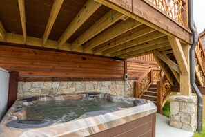 Cabin, nhiều giường, bồn tắm nước nóng, quang cảnh núi (The Roper Retreat at Eagles Nest) | Bồn tắm spa ngoài trời