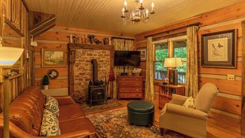Cabin, Multiple Beds, Hot Tub, Mountain View (Scrollrock) | Living area