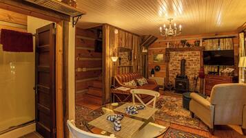 Cabin, Multiple Beds, Hot Tub, Mountain View (Scrollrock) | Interior