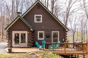 Outdoor dining - Tweetsie Den (Boone)