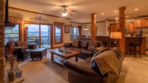 Apartment, Mehrere Betten, Terrasse, Bergblick (Caribou Crossing at The Lodges ) | Wohnbereich