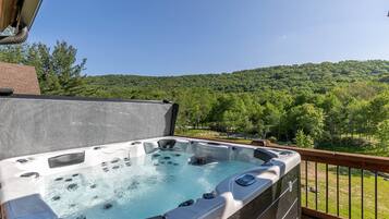 Cabin, Multiple Beds, Hot Tub, Mountain View (Happy Camper at Eagles Nest) | Outdoor spa tub