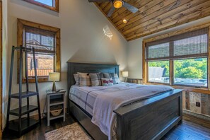 小屋, 多張床, 熱水浴缸, 山景 (Happy Camper at Eagles Nest) | 2 間臥室、獨特裝潢、布置獨特、床單