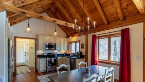 Casa, 2 letti queen, patio, vista montagna (White Oak Cabin) | Cucina privata | Macchina per tè/caffè